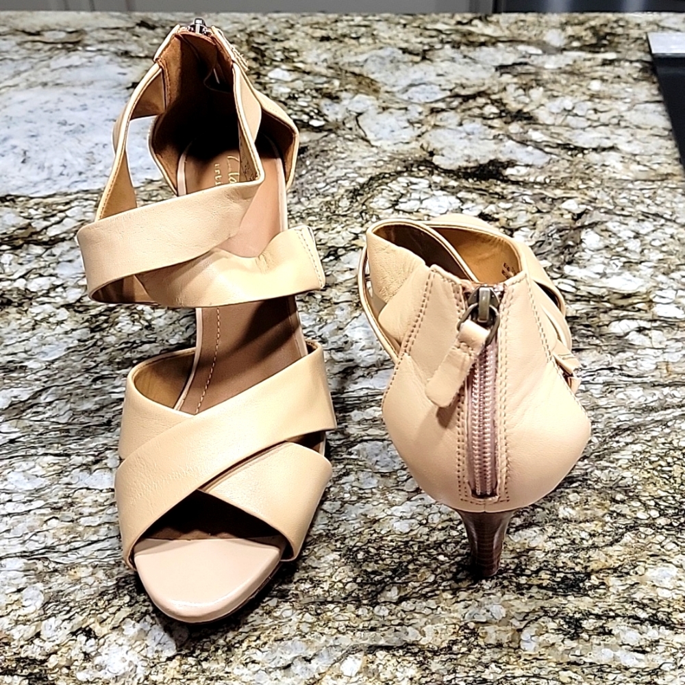 Clark heels with zip back